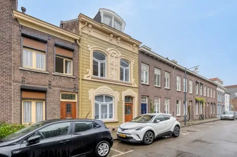 Tussenwoning te koop: Voogdijstraat 18, Binnenstad Roermond