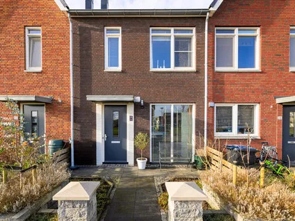 Tussenwoning te koop: Voomberghplantsoen 28, Woonkern maasdijk Maasdijk