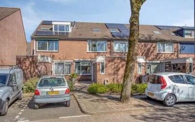 Tussenwoning te koop: Voorberghlaan 14, Toneelspelersbuurt Schiedam