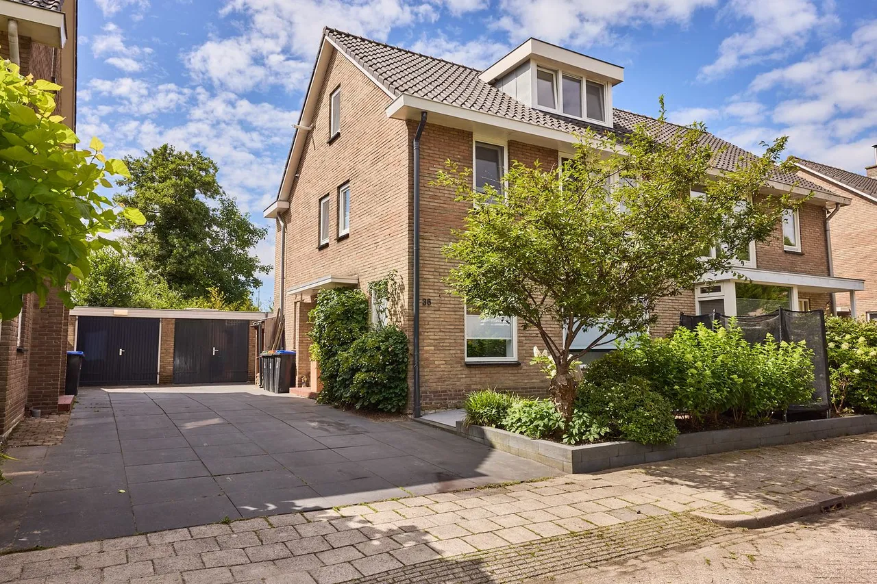 Twee-onder-één-kap te koop: Voorburgstraat 36, Loenersloot