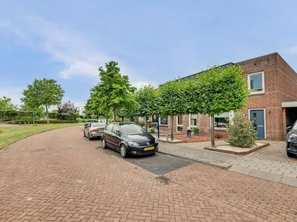 Tussenwoning te koop: Voorerf 16, Tholen Tholen