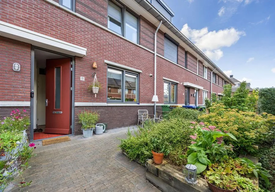 Tussenwoning te koop: Voormeerstraat 11, 'S-Gravenhage