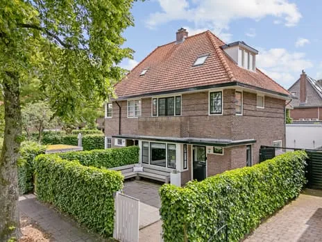 Tussenwoning te koop: Voormeulenweg 44, Donderstraat Bussum