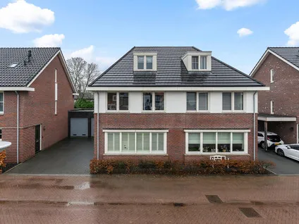 Twee-onder-één-kap te koop: Voorneveldstraat 10, Pernis Pernis Rotterdam