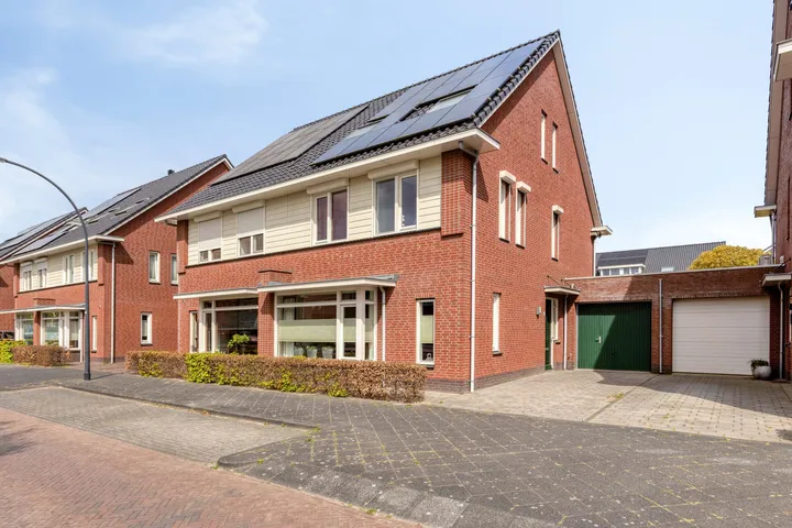 Tussenwoning te koop: Voorschotenstraat 81, Koolhoven Zuid Tilburg