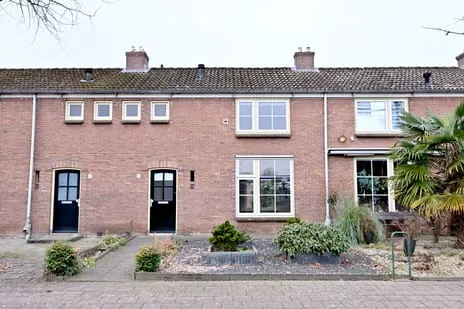 Tussenwoning te koop: Voorsterweg 13, Rhienderen Kern Brummen