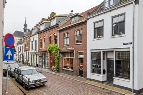 Tussenwoning te koop: Voorstraat 11, Buren-Oude Kern Buren (Ge)