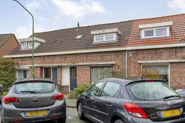 Tussenwoning te koop: Voorstraat 11, Oosterhout
