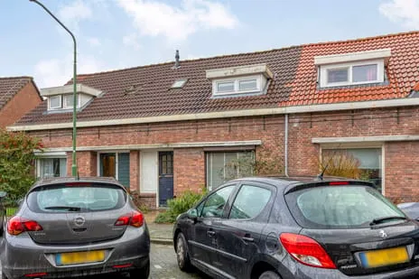 Tussenwoning te koop: Voorstraat 11, Slotjes-Midden Oosterhout (Nb)