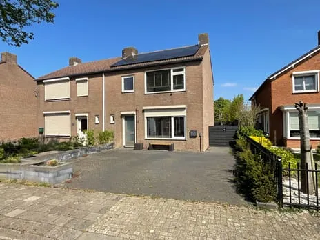 Twee-onder-één-kap te huur: Voorstraat 18, Velddriel Velddriel