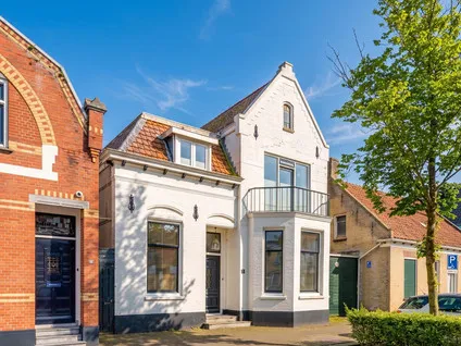 Vrijstaande woning te koop: Voorstraat 24, Fijnaart Fijnaart