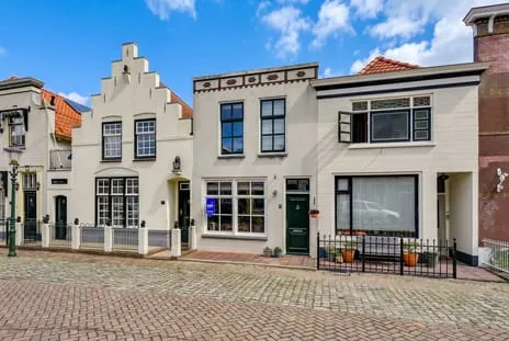 Tussenwoning te koop: Voorstraat 24, Ooltgensplaat woonkern Ooltgensplaat