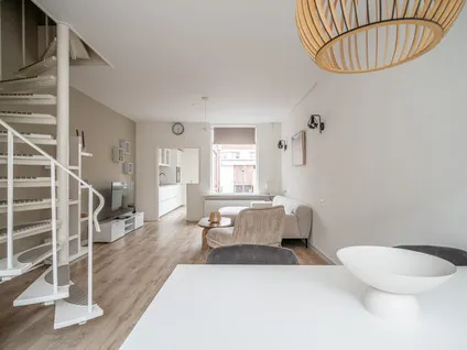 Tussenwoning te koop: Voorstraat 43, De Kooi Leiden