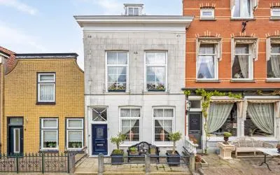 Tussenwoning te koop: Voorstraat 6, Ooltgensplaat woonkern Ooltgensplaat