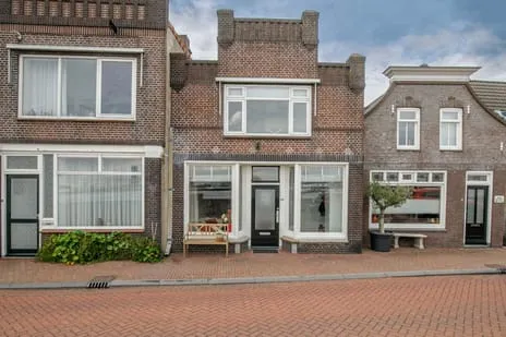 Tussenwoning te koop: Voorstraat 64, Voorstraat en Centrum Lekkerkerk