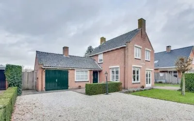 Vrijstaande woning te koop: Voorstraat 8, Almkerk west Almkerk