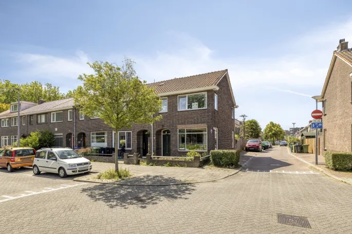 Hoekwoning te koop: Voorweg 16, Hoogvliet Noord Hoogvliet Rotterdam