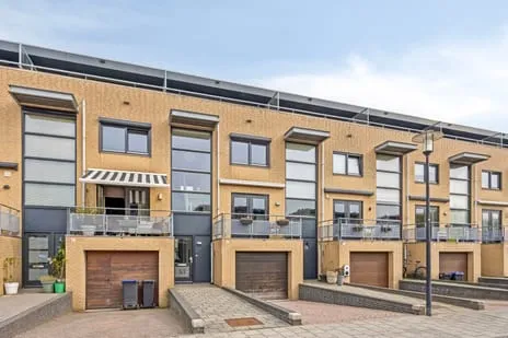 Tussenwoning te koop: Voorweiden 53, Laageinde Waalwijk