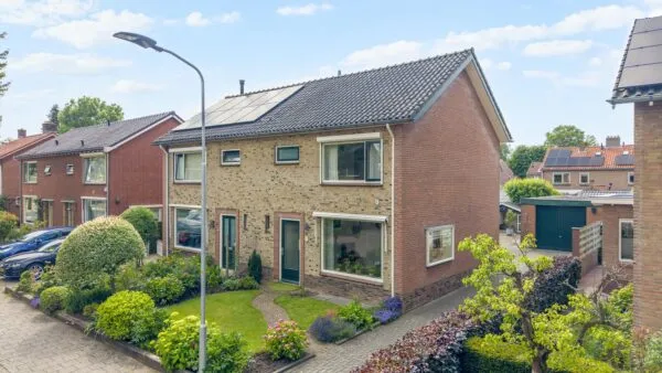 Twee-onder-één-kap te koop: Vos de Waelstraat 6, Westervoort Westervoort