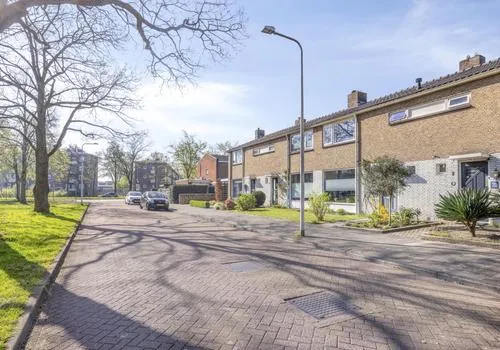 Tussenwoning te koop: Vos van Heusdenstraat 5, Zwolle