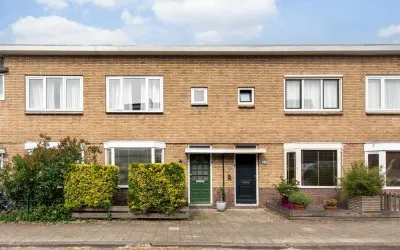 Tussenwoning te koop: Vosmaerstraat 48, Van Zeggelenbuurt Haarlem