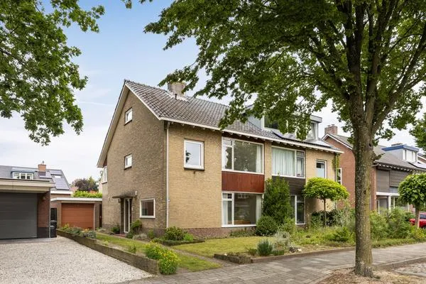 Twee-onder-één-kap te koop: Vossenlaan 74, Hazenkamp Nijmegen