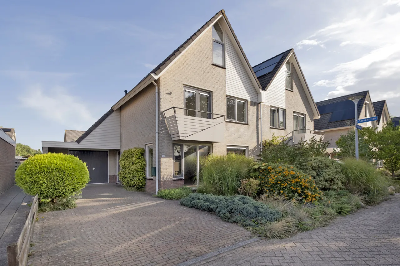 Twee-onder-één-kap te koop: Vossenslag 12, Assen