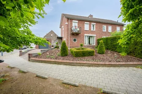 Twee-onder-één-kap te koop: Vouerweg 46, Overhoven Sittard
