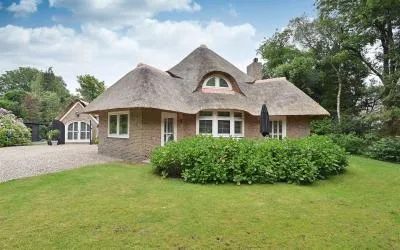 Vrijstaande woning te huur: Vredelaan 27, Laren