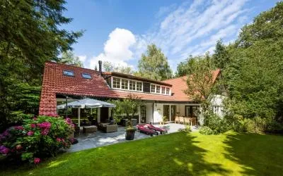 Vrijstaande woning te koop: Vredelaan 76, Oostereng Laren