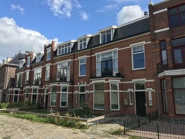 Studio te huur: Vredeman de Vriesstraat 16D, Molenpad Leeuwarden