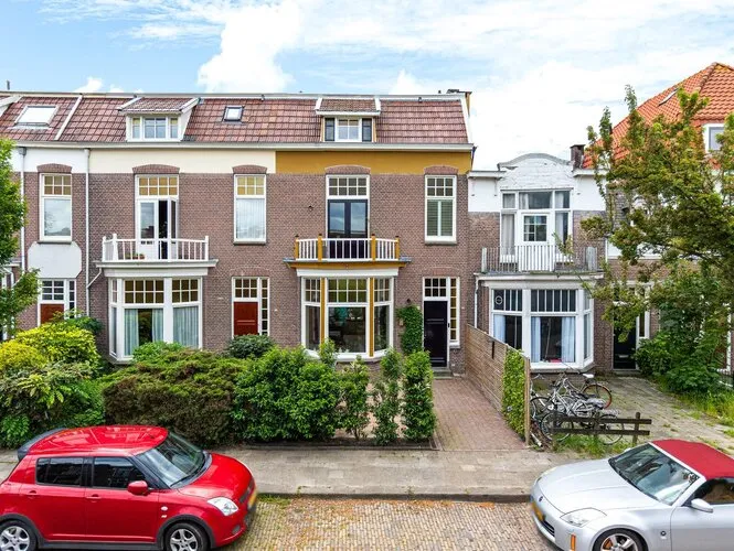 Tussenwoning te koop: Vredeman de Vriesstraat 52, Welgelegen Leeuwarden
