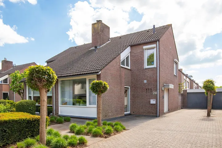 Twee-onder-één-kap te koop: Vriendenkringstraat 28, Limbricht Limbricht