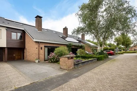 Terraced house for sale: Vriesdonk 6, Donkenbuurt Oosterhout (Nb)