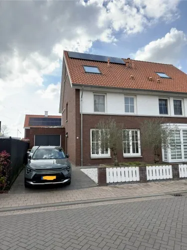 Twee-onder-één-kap te koop: Vriezenbeemden 10, Brand Helmond