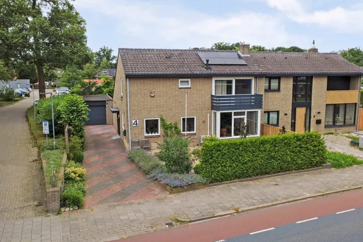 Twee-onder-één-kap te koop: Vriezenveenseweg 4, Parkweg en omgeving Almelo