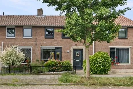 Tussenwoning te koop: Vriezeweg 71, Deest Deest