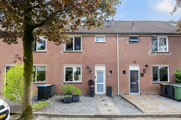Tussenwoning te koop: Vriezinnenstede 6, Oosterhof Vaassen