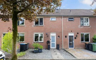 Tussenwoning te koop: Vriezinnenstede 6, Oosterhof Vaassen