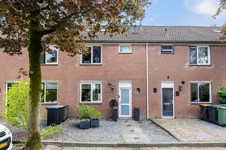 Tussenwoning te koop: Vriezinnenstede 6, Oosterhof Vaassen