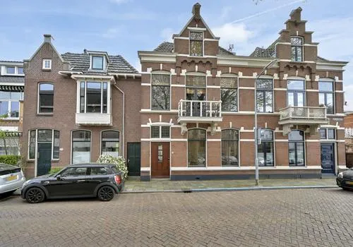 Twee-onder-één-kap te koop: Vrijburgstraat 3, Voorburg