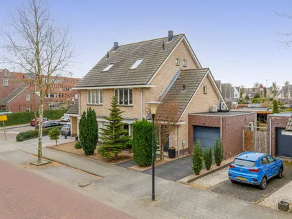 Twee-onder-één-kap te koop: Vrijenburglaan 76, Vrijenburg Barendrecht