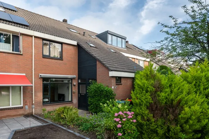 Tussenwoning te koop: Vrijheidsplaat 52, Emmeloord-Espelervaart-Espelervaart West Emmeloord