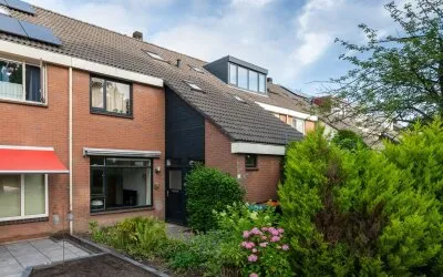 Tussenwoning te koop: Vrijheidsplaat 52, Emmeloord-Espelervaart-Espelervaart West Emmeloord