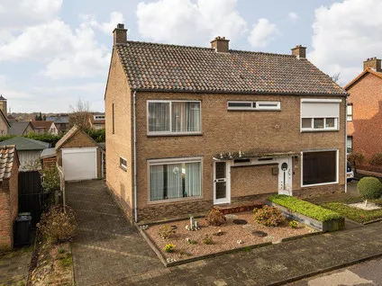 Twee-onder-één-kap te koop: Vroenhofstraat 6, Neerbeek Beek