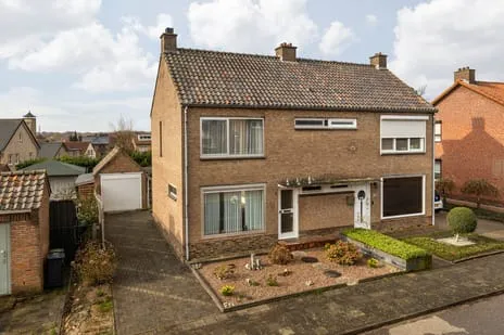 Twee-onder-één-kap te koop: Vroenhofstraat 6, Neerbeek Beek (Li)