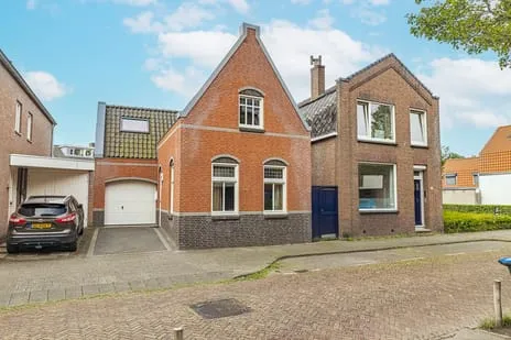 Twee-onder-één-kap te koop: Vrouwemadestraat 67, Vrouwenhof Roosendaal