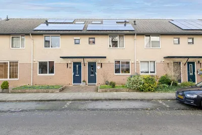 Tussenwoning te koop: Vrouwenlaan 67, Schellerhoek Zwolle