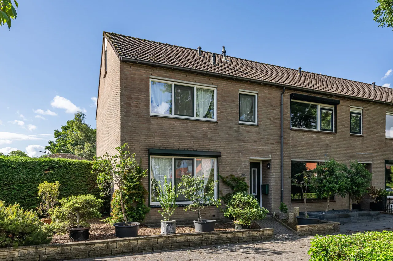 Hoekwoning te koop: Vrouwtjesweg 43, Stad Aan 'T Haringvliet
