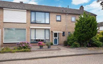 Tussenwoning te koop: Vuurdoornhof 4, Bloemenoord Waalwijk